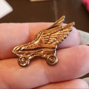 Gold Winged Roller Skate Pin
